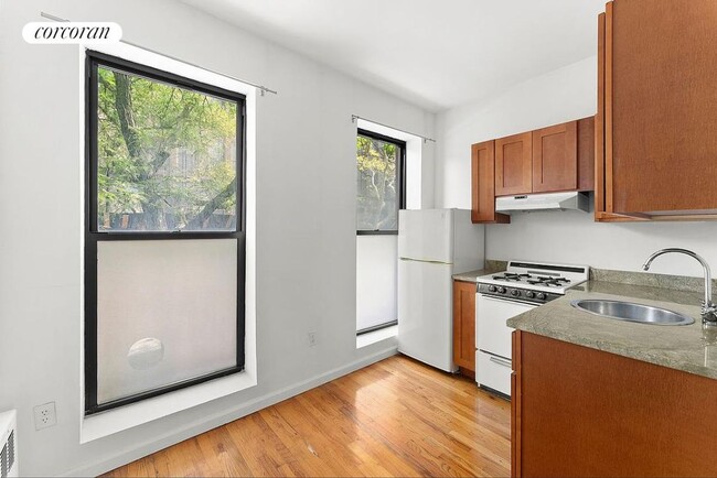 Building Photo - 10 Fort Greene Pl