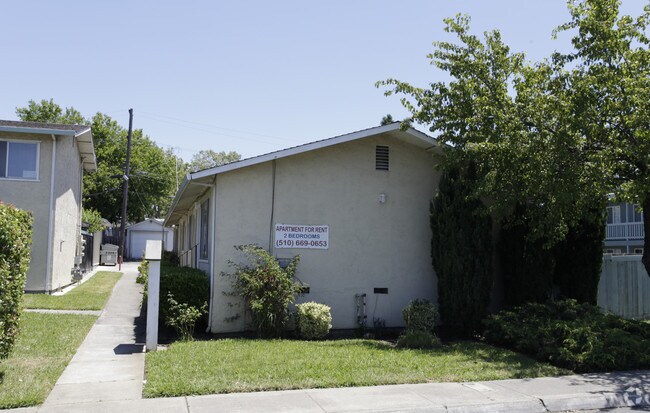 Building Photo - 660-690 Lincoln Rd E