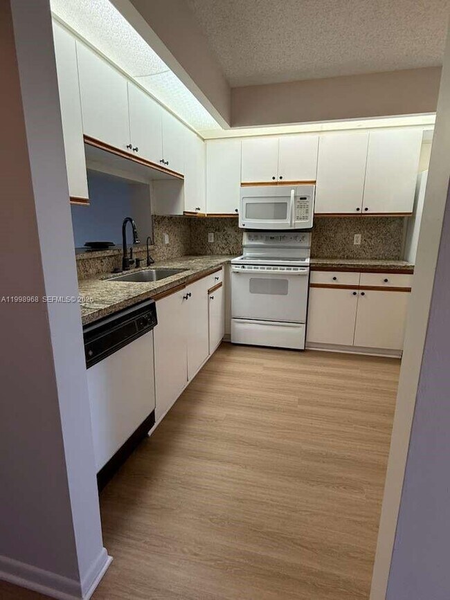 Foto del edificio - 1401 SW 128th Terrace