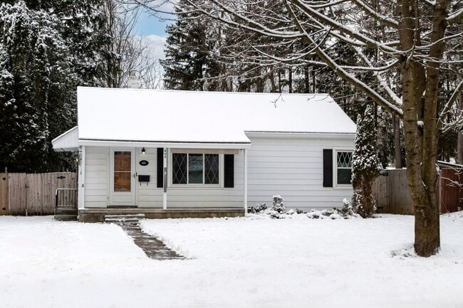 Building Photo - 602 E Garden St