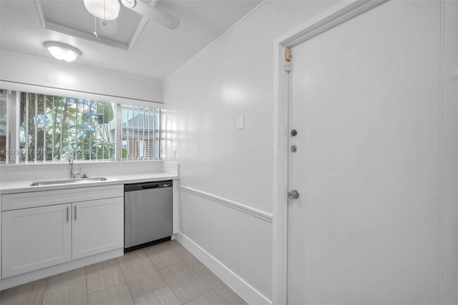 Foto del edificio - 940 NE 199th St