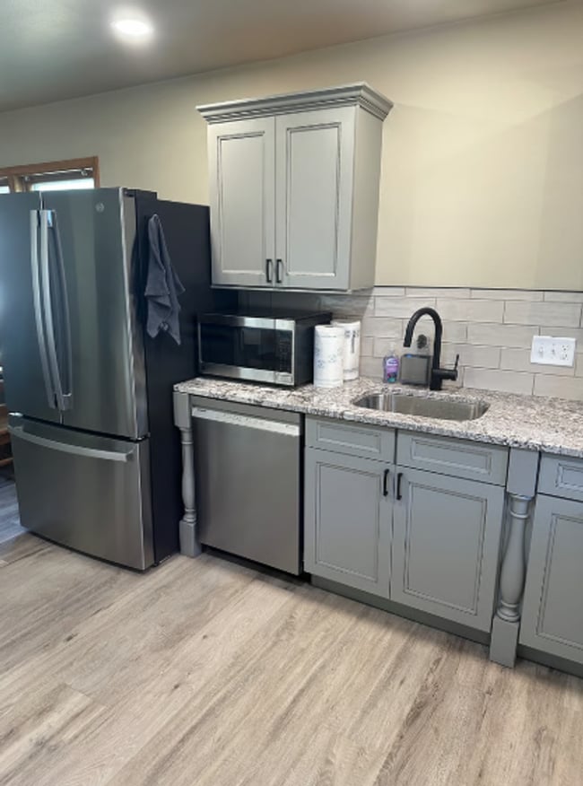 Building Photo - 1514 S Western Ave