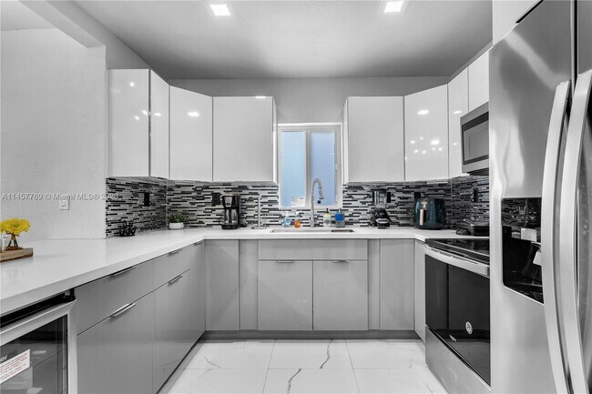Building Photo - 231 NW 44th St