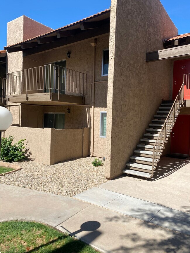 Building Photo - 5525 E Thomas Rd