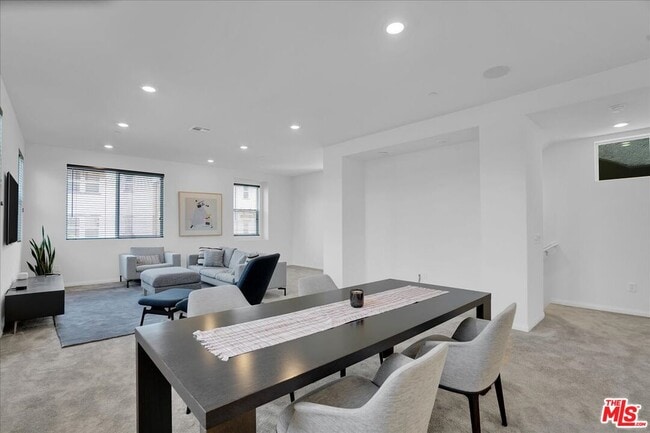 Foto del edificio - 725 Daniel Freeman Cir