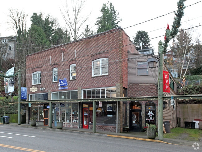 Building Photo - 834 Bay St