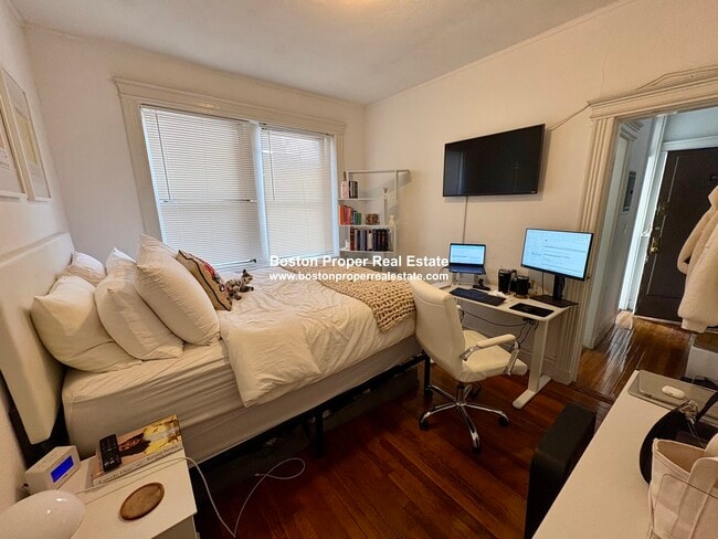 Building Photo - 60 Charlesgate E