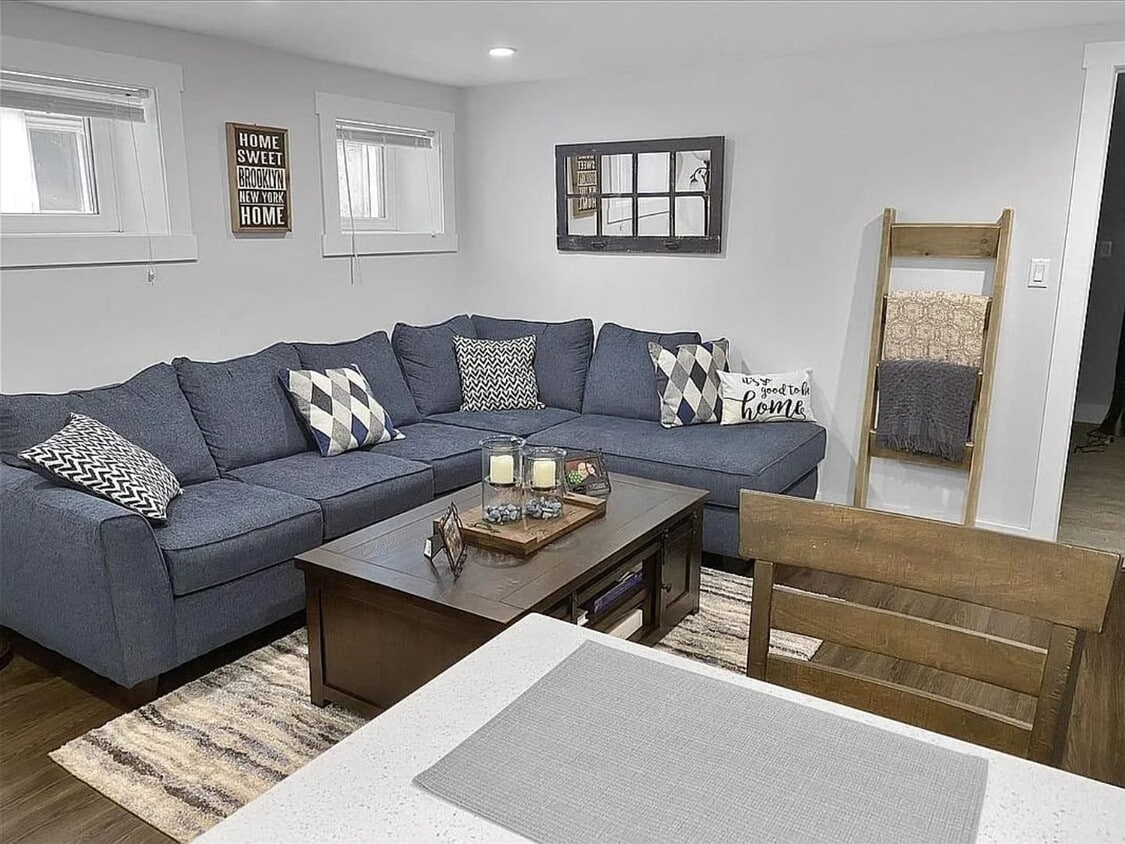 Living room - 1925 Ryder St