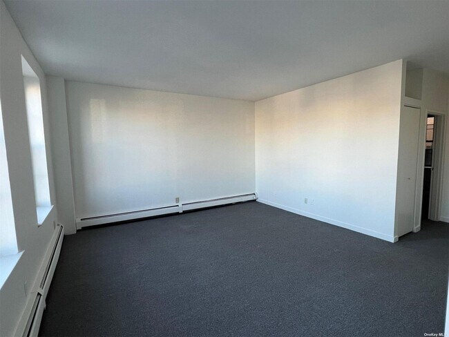 Building Photo - 310 Riverside Blvd