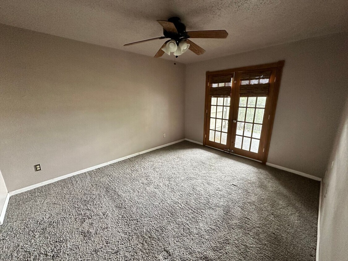 Primary Photo - 1 bed/1 bath condo in OKC
