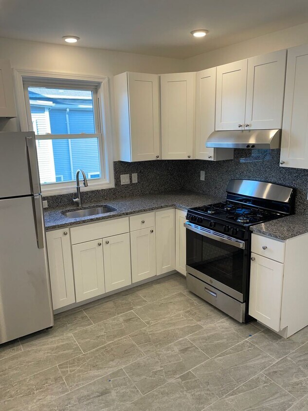 NO BROKER FEES !! BRAND NEW FULLY RENOVATED TWO BEDROOM UNIT IN TOP COMMUTER LOCATION !!! - NO BROKER FEES !! BRAND NEW FULLY RENOVATED TWO  BEDROOM UNIT IN TOP COMMUTER LOCATION !!!