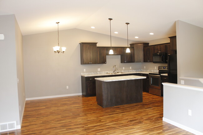Kitchen/Dining - 107 Dogwood Ave