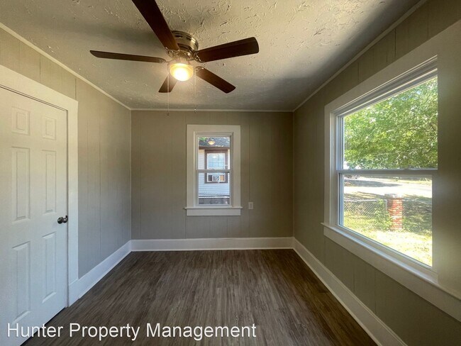 Building Photo - 3 br, 2 bath House - 1007 N Broadway Ave