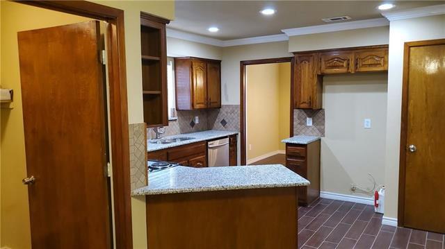 Building Photo - 2813 Green Oaks Dr