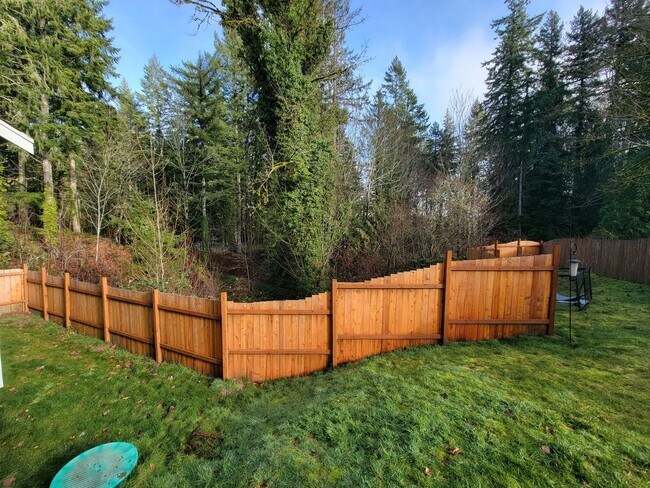 Foto del edificio - Spacious and Beautiful 4 bedroom in convenient Port Orchard location