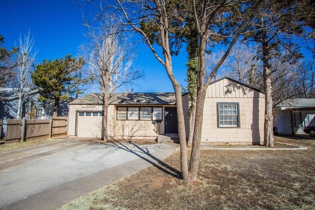 Building Photo - 2408 32nd St