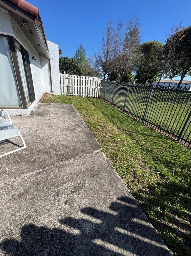 Building Photo - 534 NE 195th St