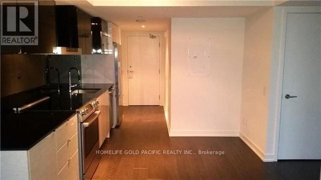 Photo du bâtiment - 72 Esther Shiner Blvd