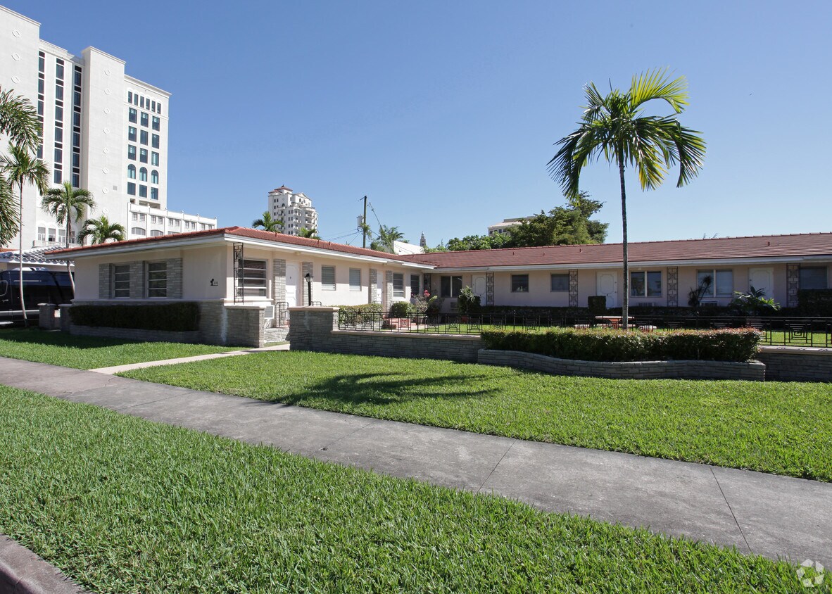 Building Photo - Mendoza Arms Apts