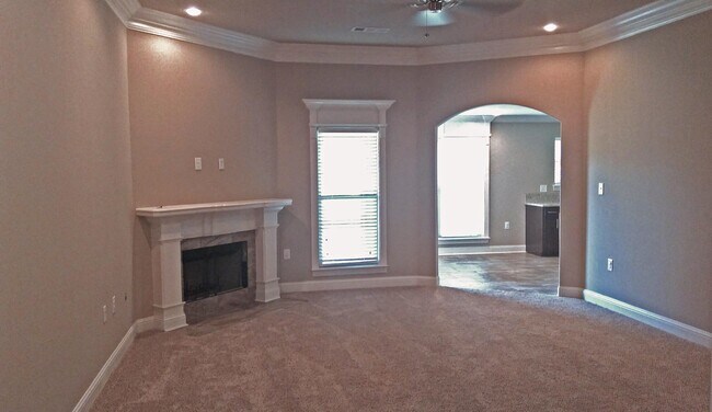 Building Photo - 114 Chambery Dr