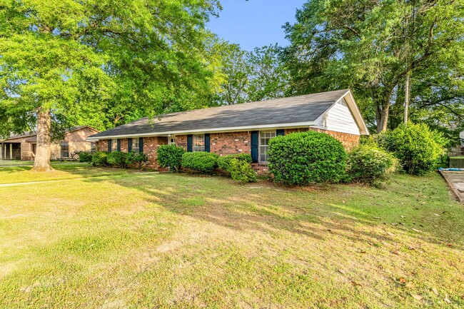 Building Photo - Renovated 4 Bedroom 2.5 Bath Home for Rent!