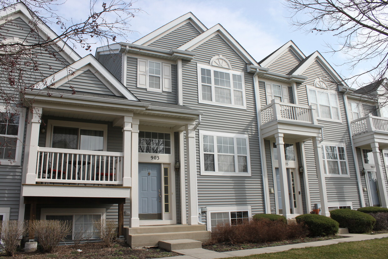 903 Emerald Dr, Pingree Grove, IL 60140 Townhome Rentals in Pingree