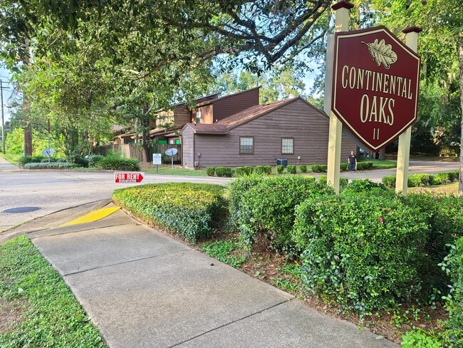 Neighborhood West entrance - 1075 Ocala Rd