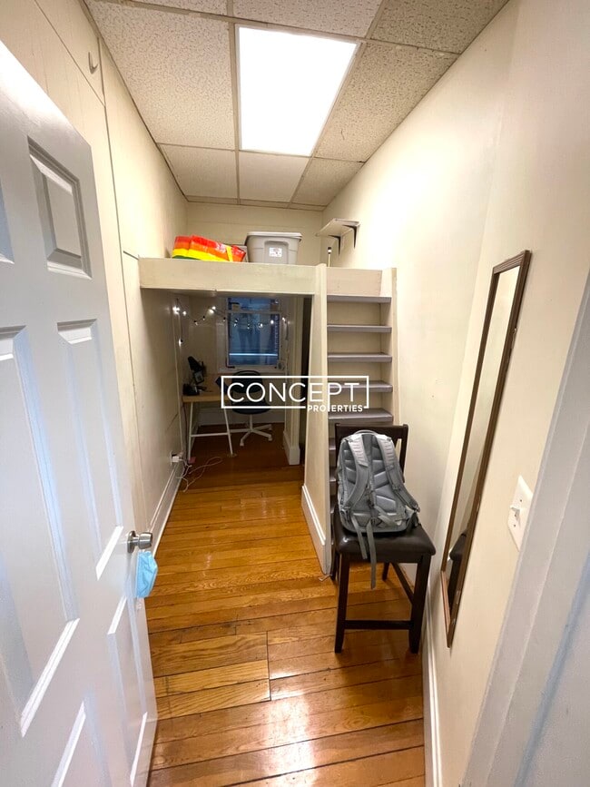 Building Photo - 17 Aberdeen St