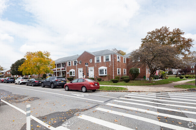 Foto del edificio - Glen Oaks Village