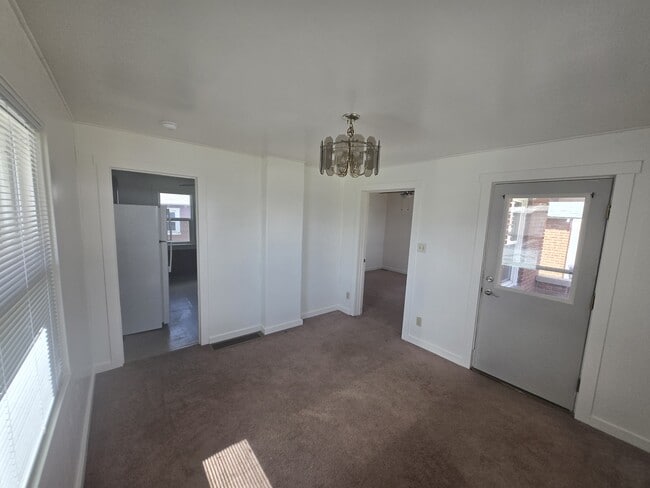 Building Photo - 411 Opal St