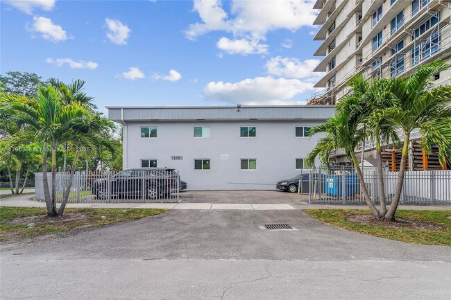 Foto del edificio - 13880 NE 20th Pl
