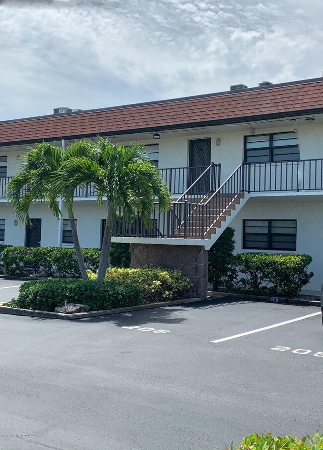 Building Photo - 200 St Lucie Ln