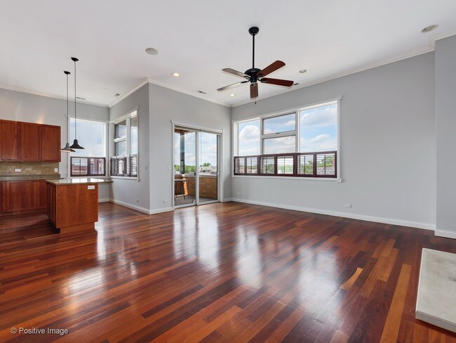 Foto del edificio - 1555 N Wood St