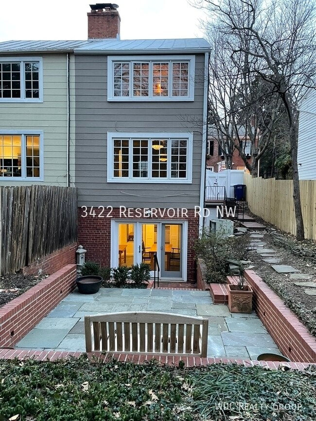 Foto del edificio - 3422 Reservoir Rd NW