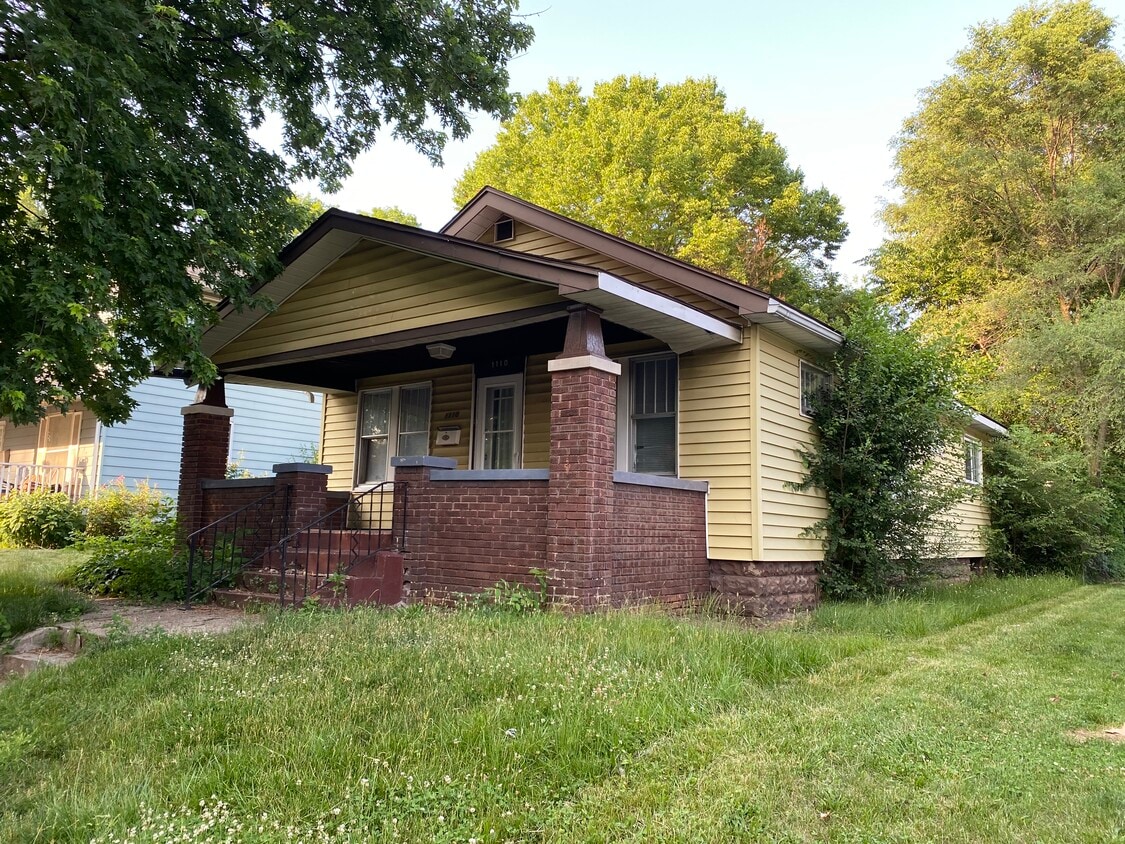 Primary Photo - 1110 Clover St