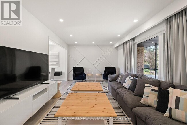 Photo du bâtiment - 3211 Line 8