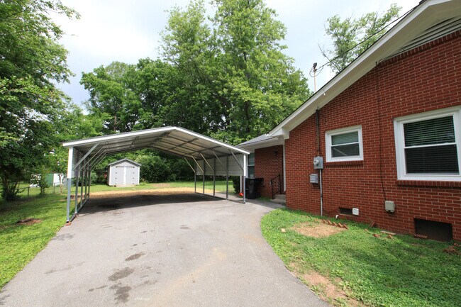 Foto del edificio - 308 S Baird Ln