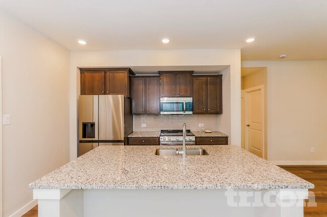 Foto del edificio - 8017 Brookhaven Dr