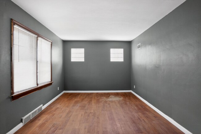 Building Photo - 5000 Plover Ave