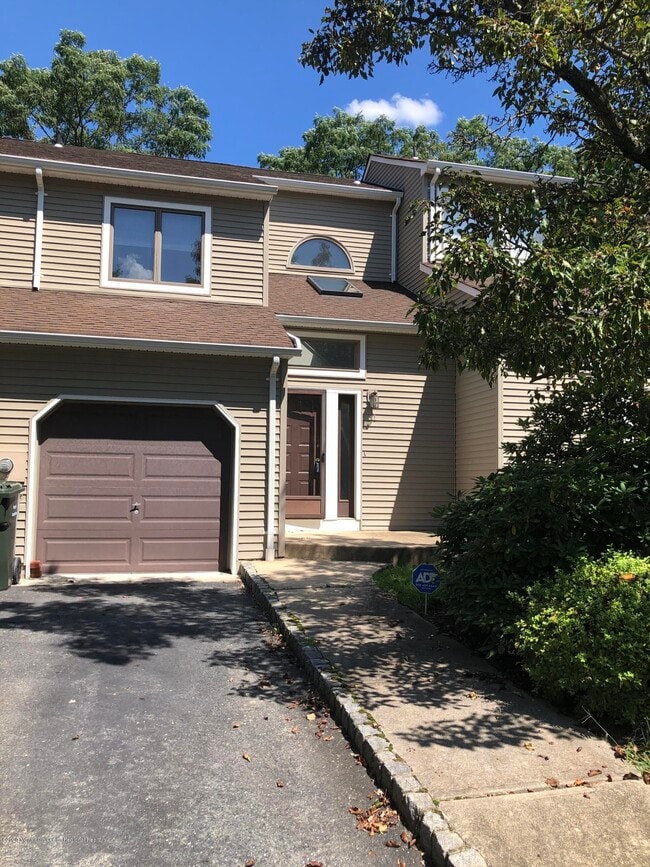 Building Photo - 31 Oak Mews Ct