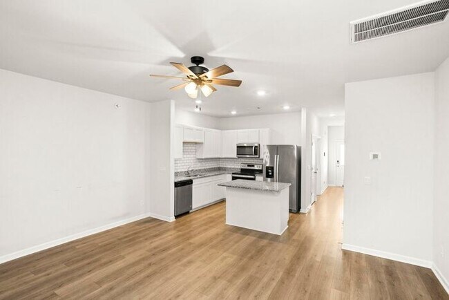 Foto del edificio - Newer Beautiful 3 Bed 2.5 Bath!