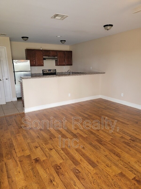 2253 W Robert E Lee Blvd, New Orleans, LA 70124 House Rental in New