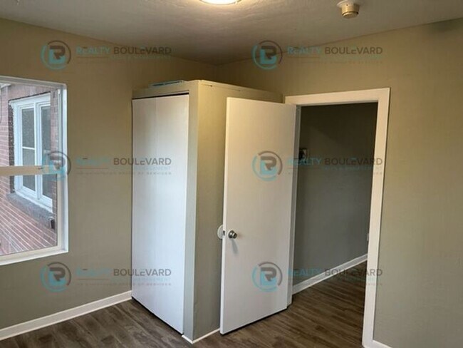 Foto del edificio - Stylish, Remodeled 3-Bedroom Home Near Mid...