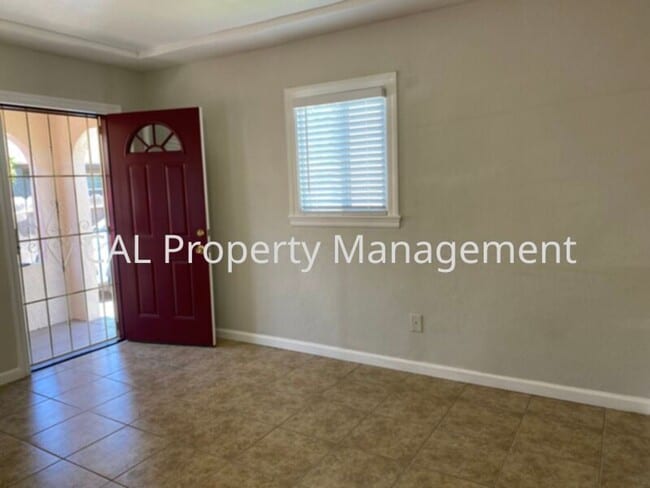 Foto del edificio - Back unit two bedroom home South Salinas!