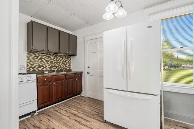 Building Photo - 414 N Broadview Blvd