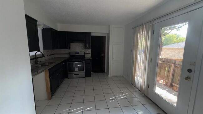 Foto del edificio - 1303 Bonnie Brae St
