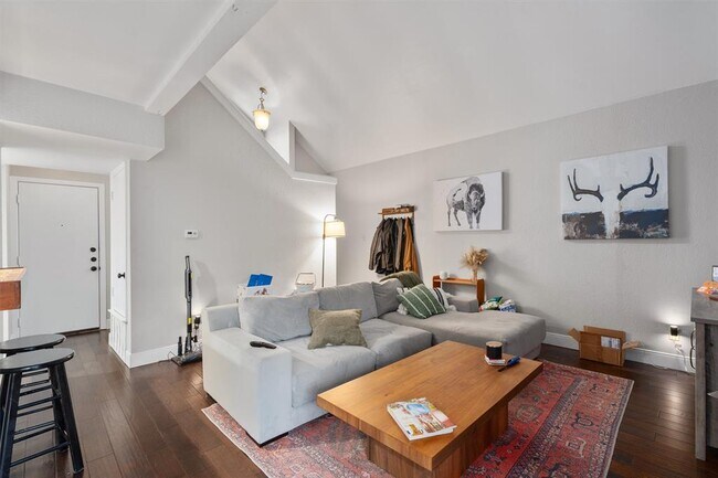 Foto del edificio - 2414 Jones Rd