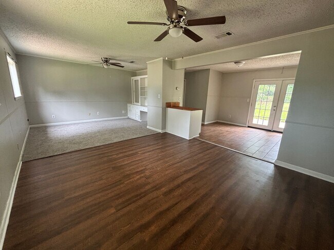 Foto del edificio - Half off first month rent!  Remodeled in Airline School District... Close to Barksdale Air Force ...