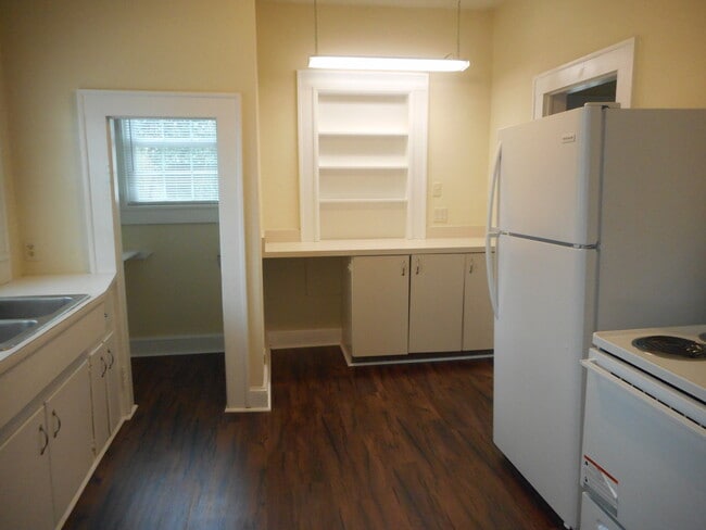 Building Photo - 3-bedroom 1 bath Charming Country Home