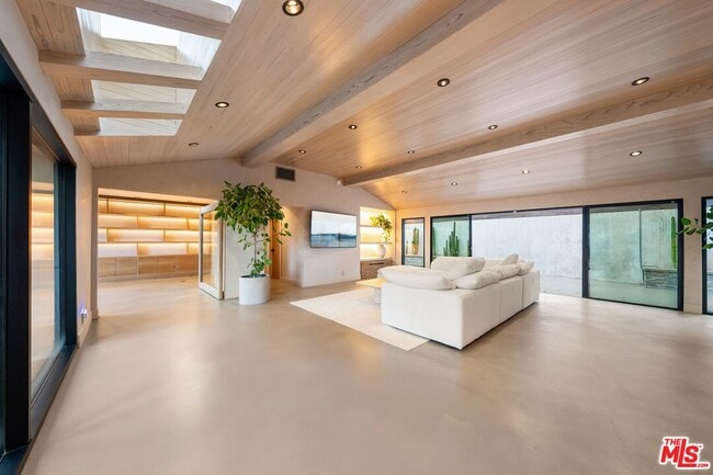 Foto del edificio - 3627 Woodhill Canyon Rd